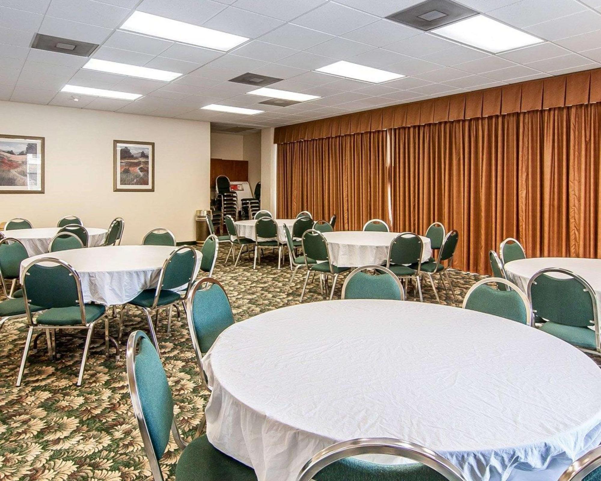 Quality Downtown Convention Center Inn 2*